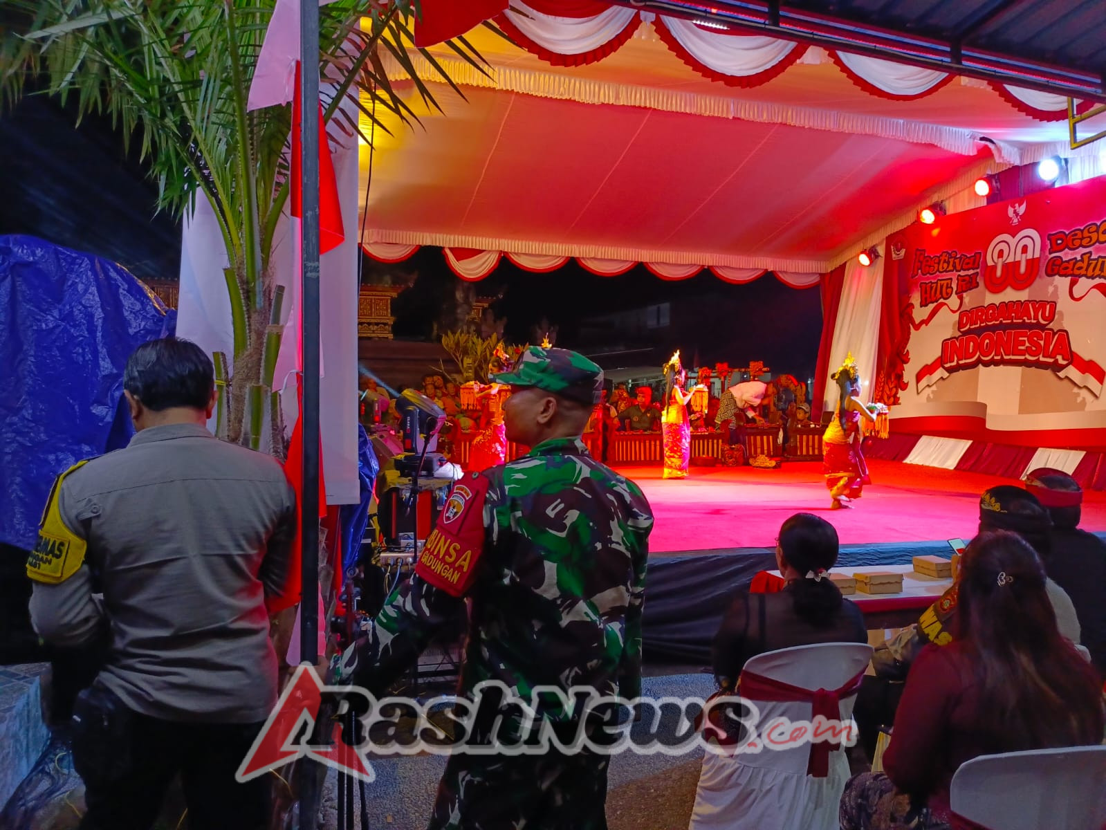 Danramil Selemadeg Apresiasi Kreativitas Warga Pada Malam Festival Seni Kemerdekaan