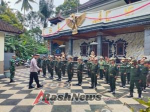 Linmas Desa Duda Timur mendapatkan pelatihan PBB oleh Babinsa 1623-06/Selat.