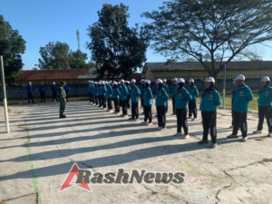 Danramil Manggelewa Latih Langsung Paskibraka Tingkat Kecamatan