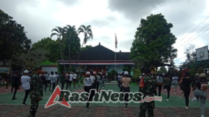 Empat Peleton Siswa Dibina Babinsa untuk Tampil Gagah di Lomba Gerak Jalan Kecamatan