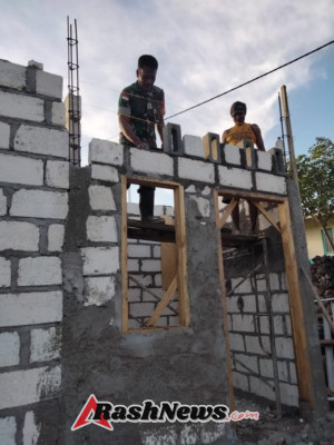 Babinsa Koramil 01/Ba’a, Peduli Kepada warga Babinsa Bantu Bangun Rumah.