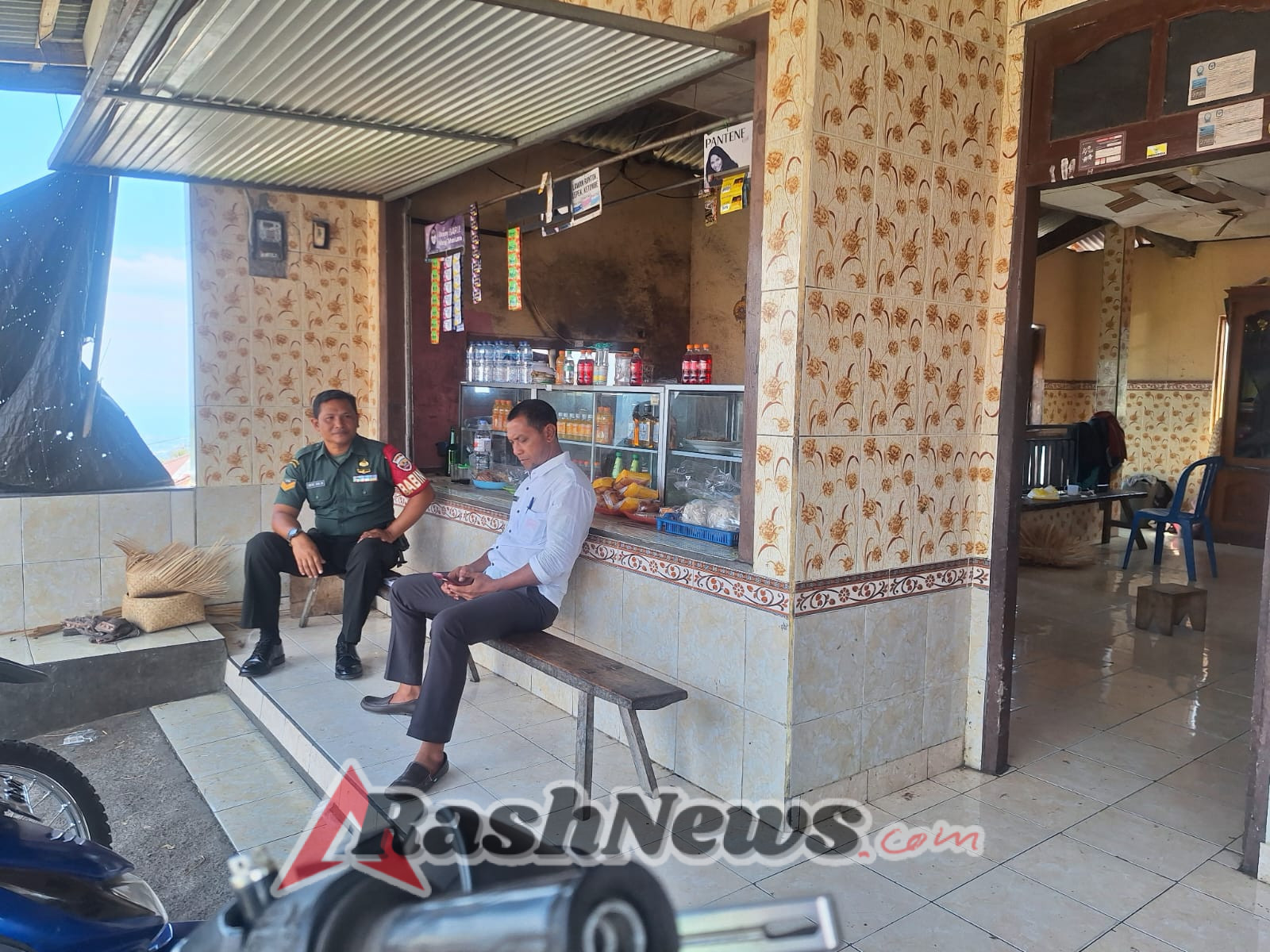 Komsos Humanis, Babinsa Sidetapa Dengarkan Aspirasi Warga Terkait Kondisi Alam