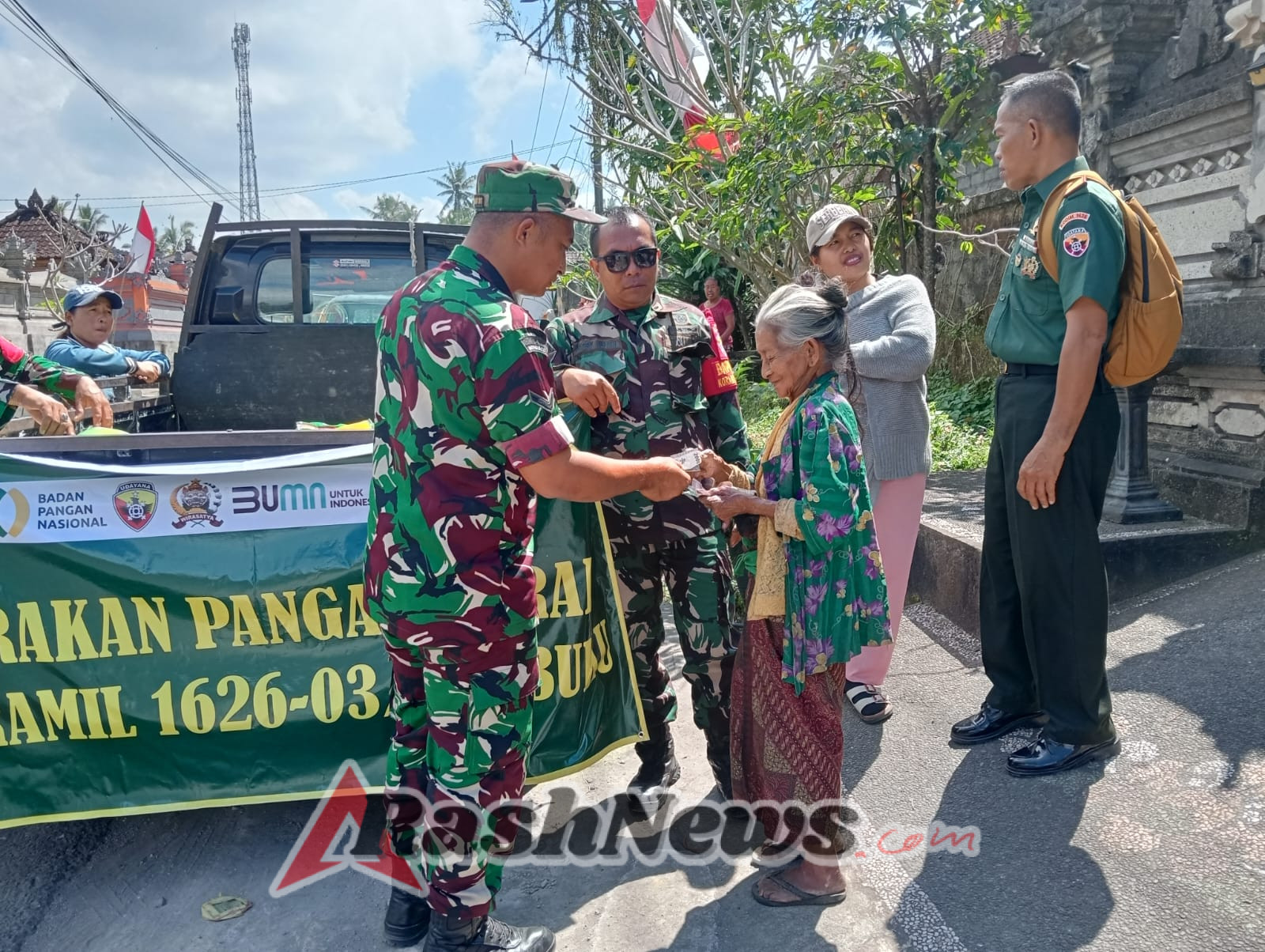 Gerakan Pangan Murah di Tembuku Dapat Apresiasi, Danramil 03/Tembuku Turun Langsung Dampingi Warga