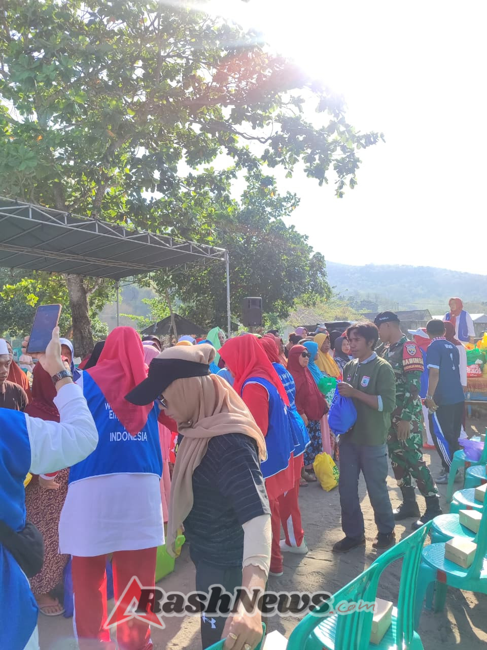 Babinsa Labuhan Lalar Gandeng IWAPI KSB Gelar Aksi Sosial dan Kebersamaan