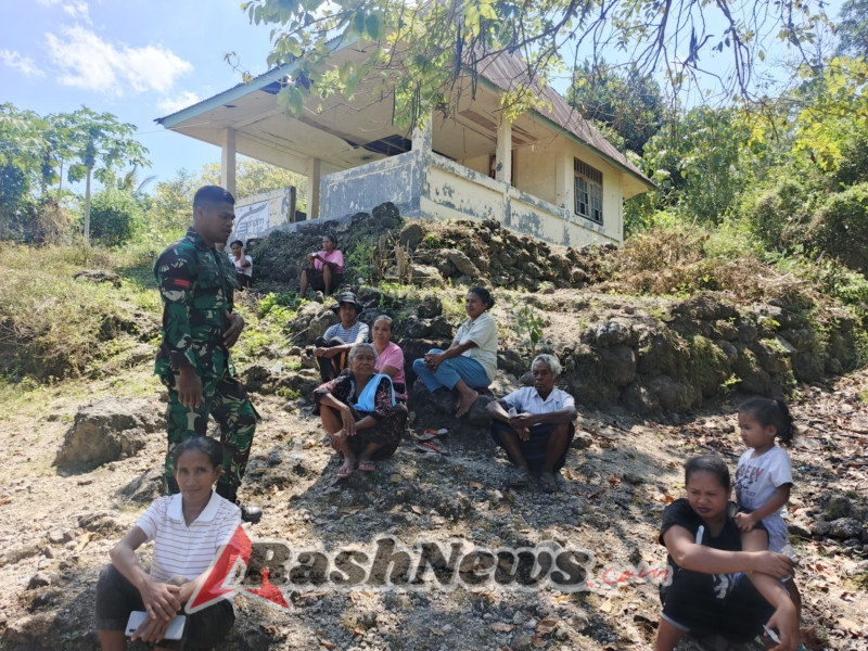 Komsos dan Pamwil Babinsa Koramil 1602-04/Maurole Perkuat Kemanunggalan TNI-Rakyat