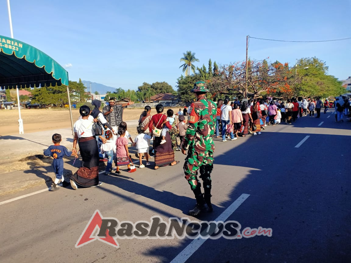 Koramil 1624-02/Adonara Amankan Karnaval HUT RI ke-80 di Kecamatan Adonara Timur