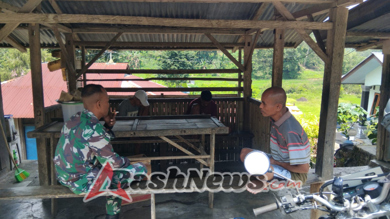 Ciptakan Lingkungan Aman, Babinsa Ende Lakukan Pemantauan di Wilayah Pegunungan