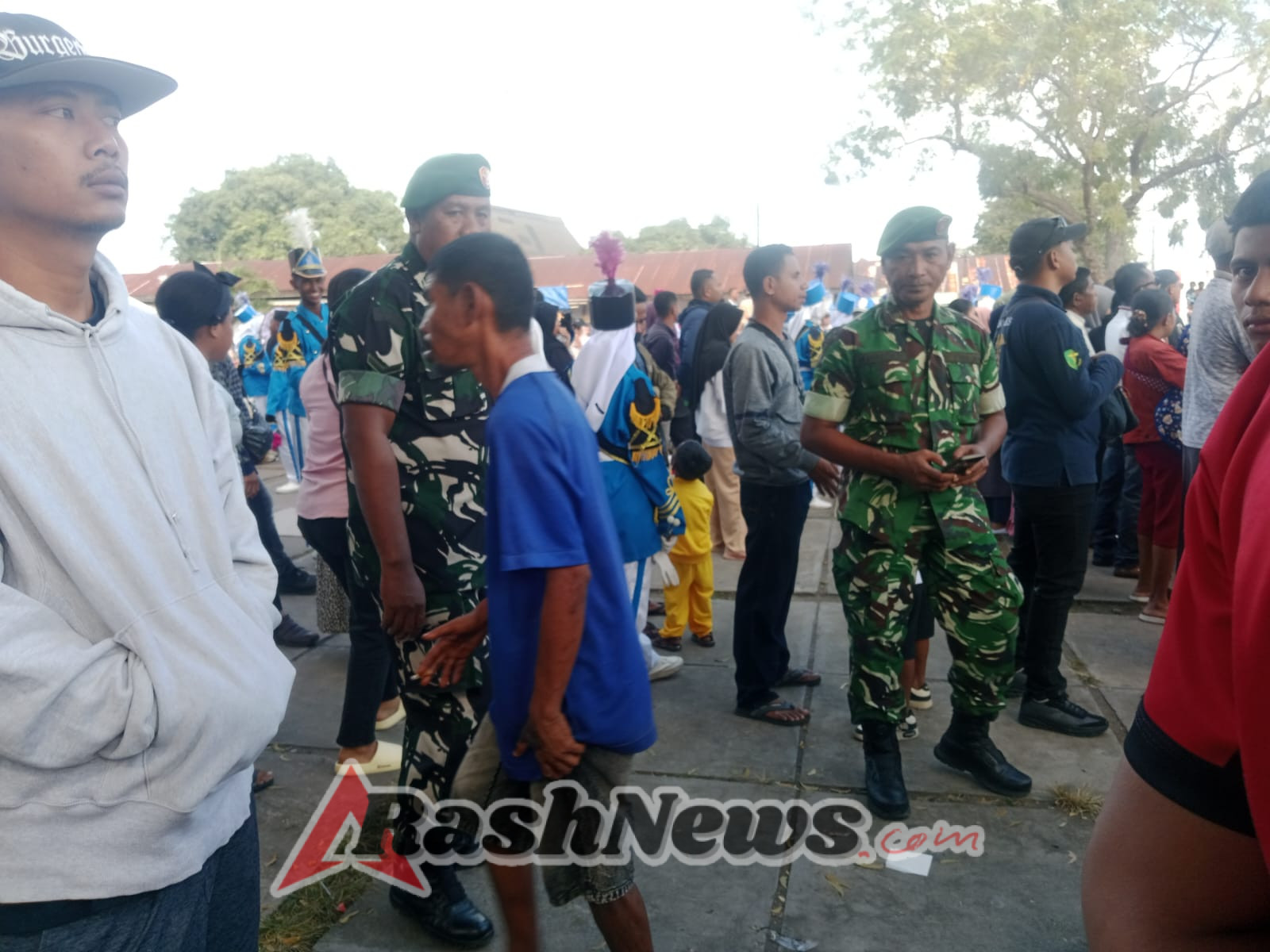 Babinsa Koramil 1602-01/Ende Tegakkan Disiplin dan Keamanan Saat Peringatan 17 Agustus