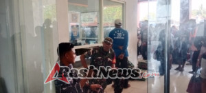 Babinsa dan Aparat Gabungan Pastikan Keamanan Pelabuhan Saat Kedatangan KM AWU