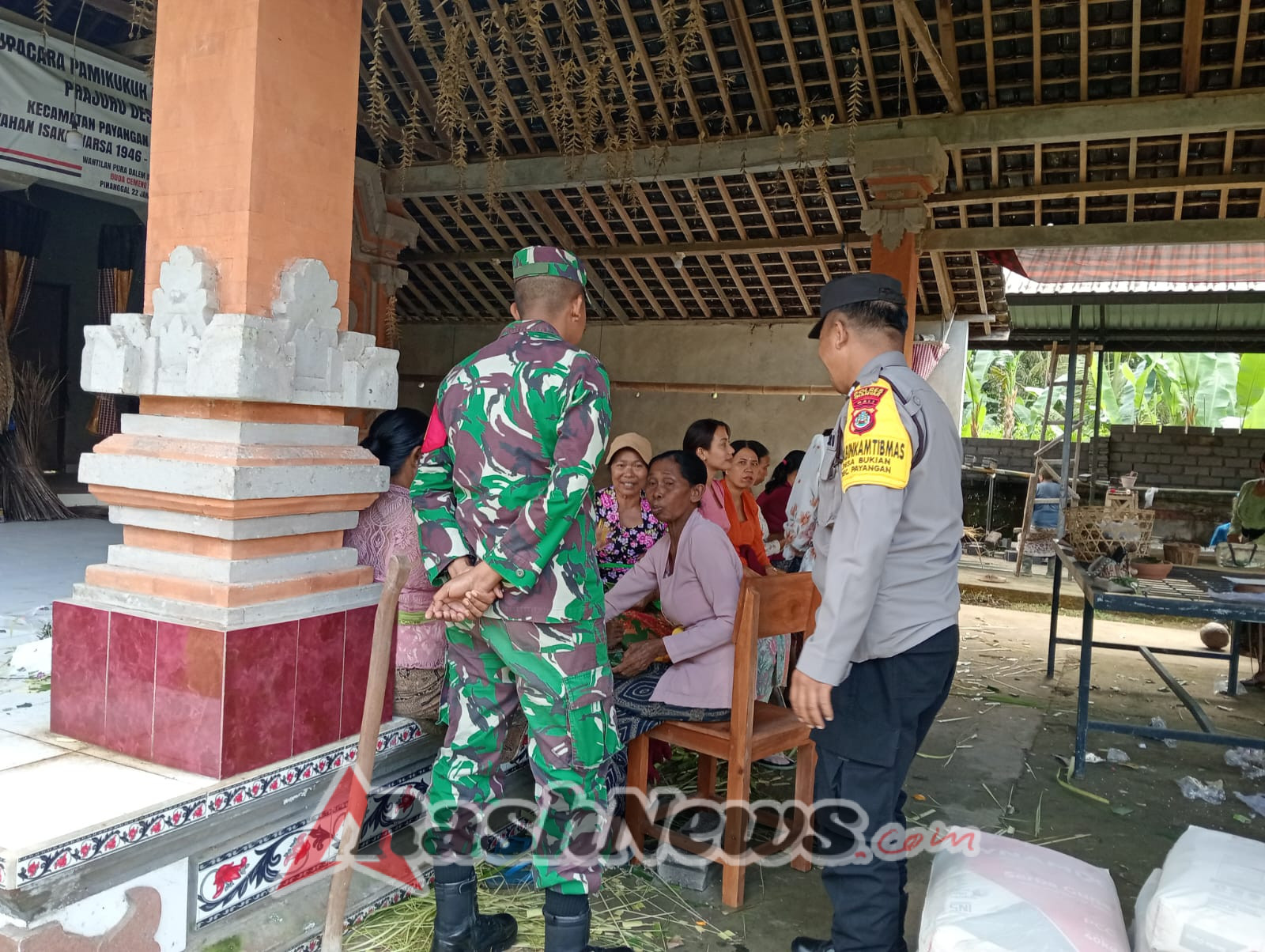 Babinsa Bukian Tekankan Pentingnya Koordinasi Demi Kelancaran Upacara Adat