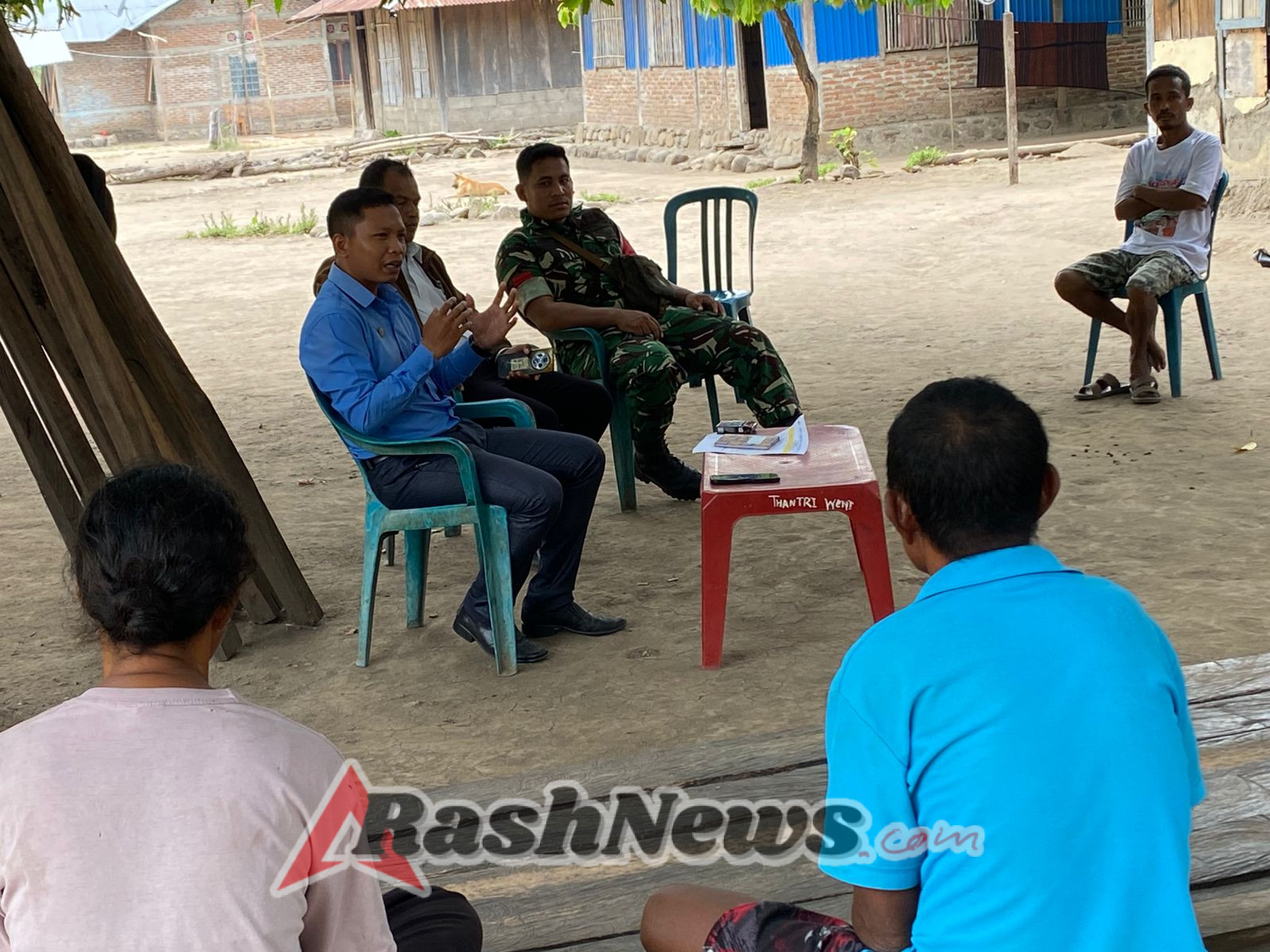 Babinsa Hadir di Tengah Masyarakat: Warga Desa Pise Sambut Positif Kegiatan Komsos dan Pamwil