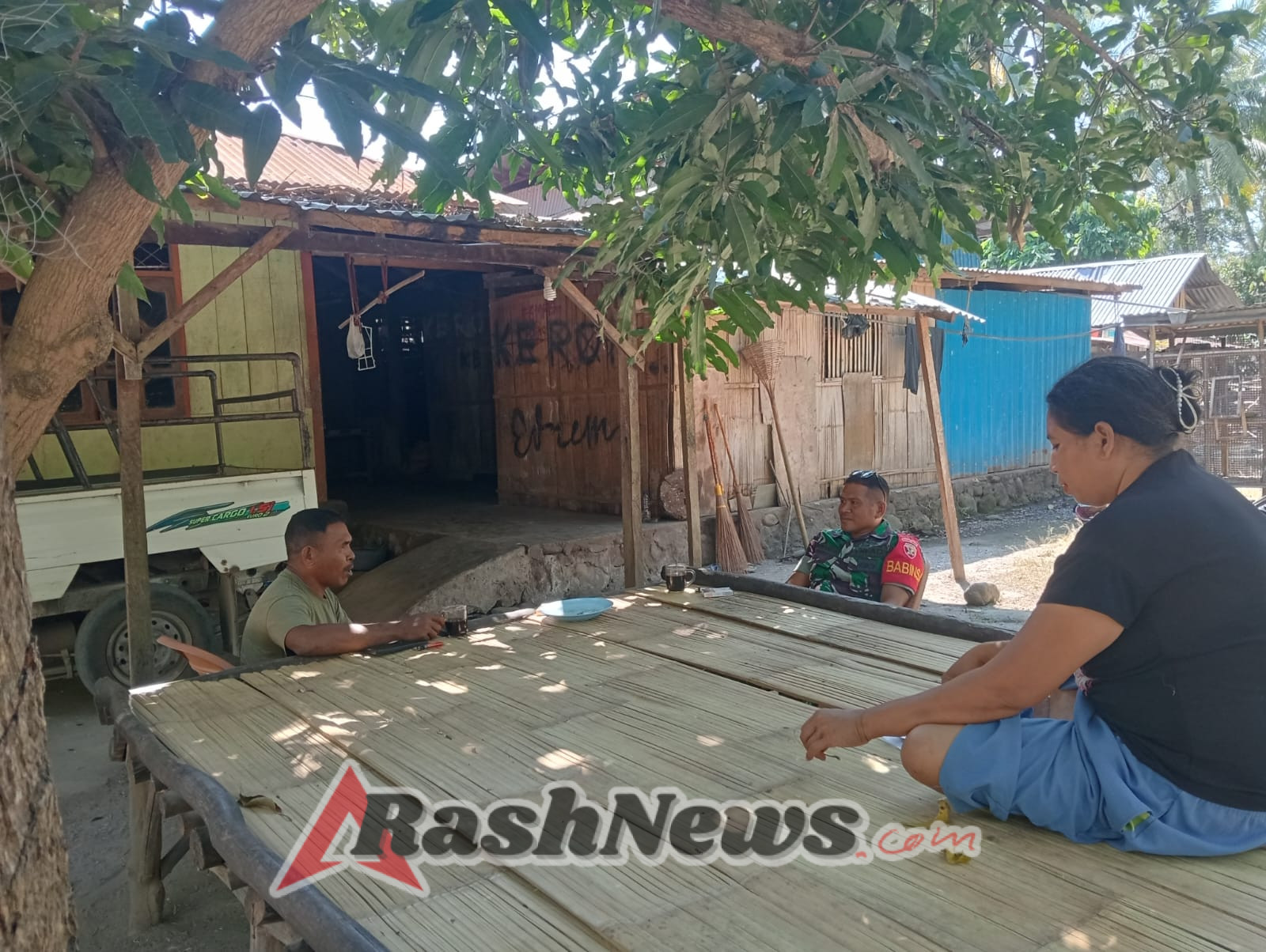 Komsos dan Monitoring Wilayah, Bentuk Kepedulian Babinsa Koramil Maurole kepada Warga