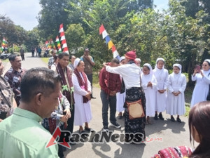 Tugas dan Pengabdian Sertu Kristoforus Modo Amankan Ibadah Penerimaan 7 Suster di Kab. Ngada