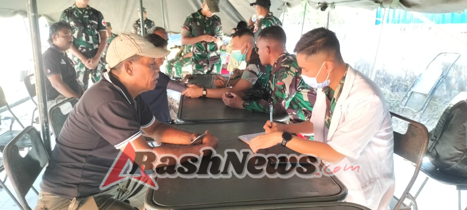 Peduli Masyarakat, TNI Gelar Serbuan Teritorial Pasar Murah dan Layanan Kesehatan di Ngada Tahun 2025