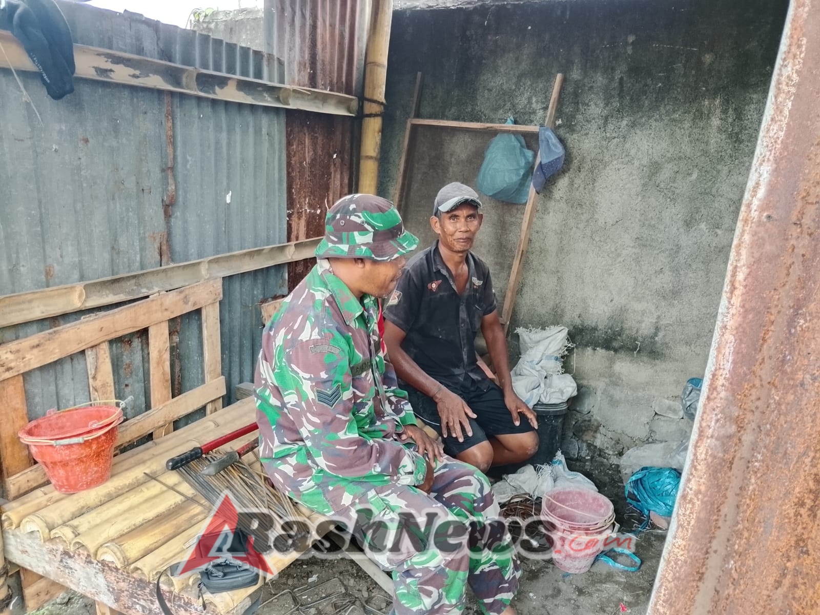 Babinsa Detusoko Dengarkan Aspirasi Warga dan Jaga Kondusifitas Wilayah