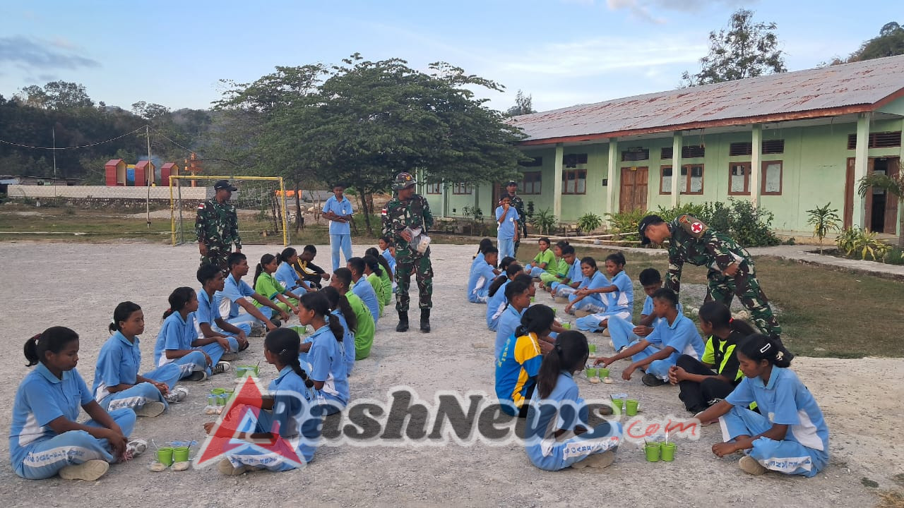 Menunjang Kelancaran Upacara HUT RI, Pos Mahen Dukung Latihan Paskibraka SMA Gabriel Manek Dengan Berikan Bubur Kacang dan Susu