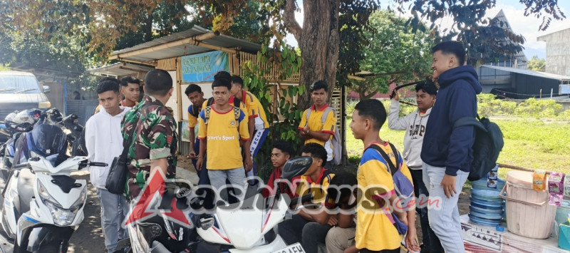 Babinsa Koramil Ende Gelar Komsos untuk Motivasi Pelajar di Kecamatan Ende Tengah
