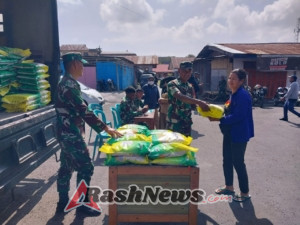 Kodim 1625/Ngada Dorong Ketahanan Pangan Lewat Operasi Pasar di Terminal Kota Bajawa