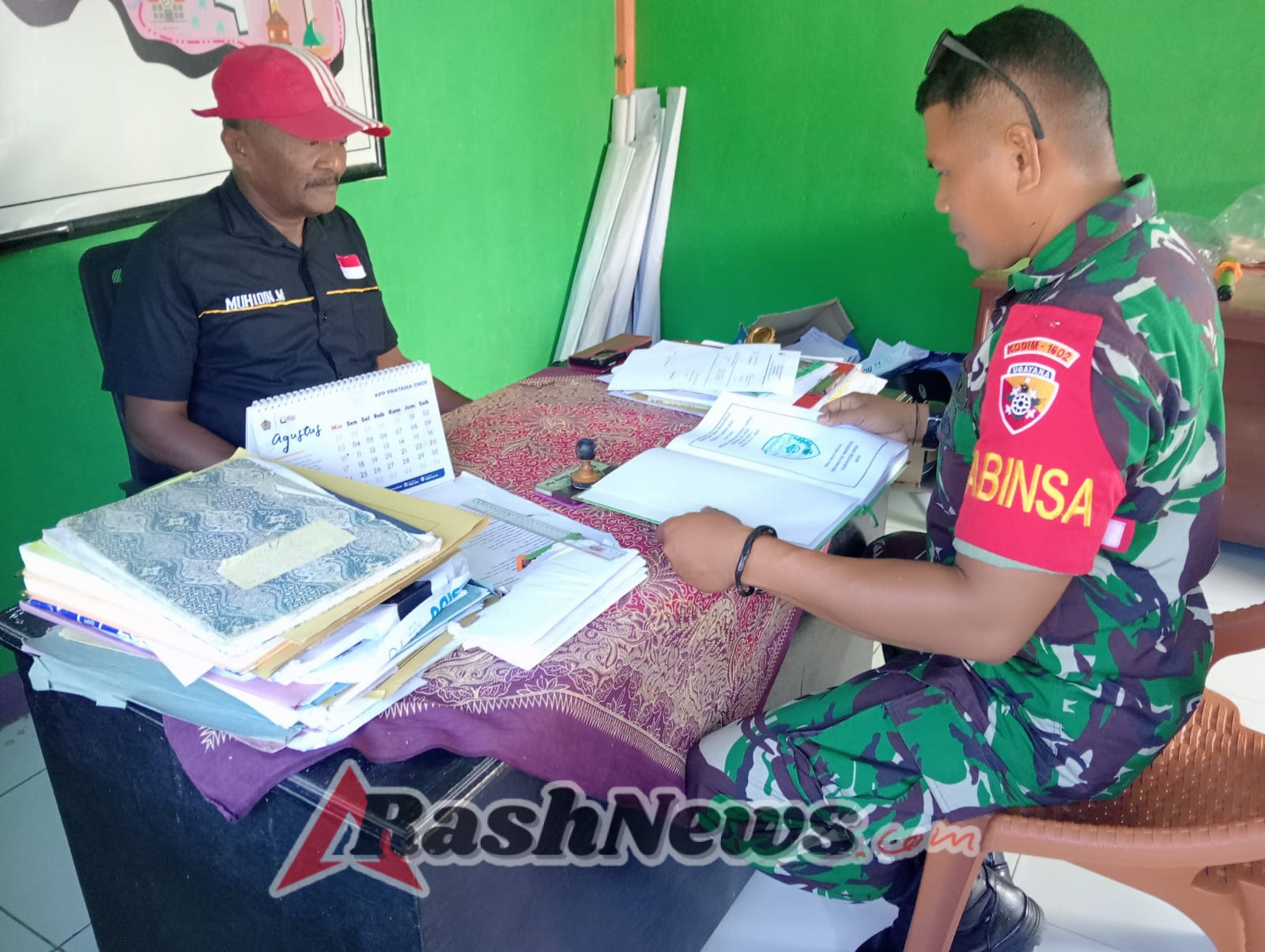 Babinsa Maurole Intensifkan Pengamanan dan Sosialisasi di Desa Ngalukoja