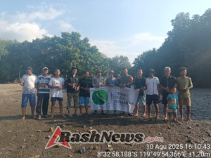 Babinsa Komodo dan Mahasiswa UMY Bersinergi Lestarikan Lingkungan Pesisir