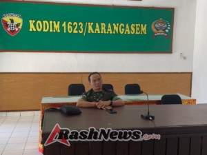 Sinergitas TNI dengan bulog, Kasdim 1623/Karangasem mengikuti vicon program gerakan pangan murah.