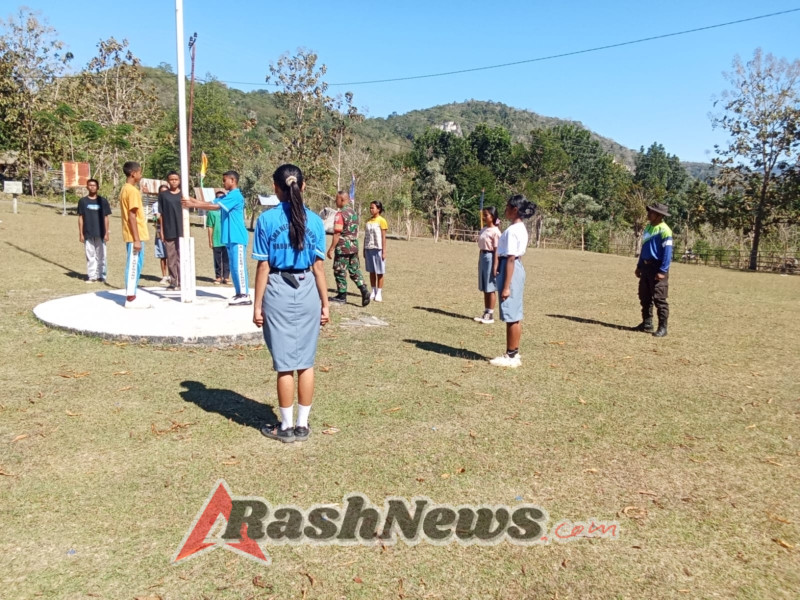 Babinsa Koramil 1618-04/Bisel Latih PASKIBRA di Biboki Tanpah, Wujud Pembinaan Generasi Muda yang Disiplin dan Nasionalis