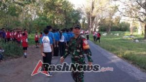 Pastikan Jalan Santai Aman Dan Sukses,  Babinsa Lembongan Hadir Beri Pendampingan
