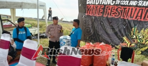 Batu Yang Kite Festival 2025: Kreativitas Pemuda Bali Mengudara di Pantai Padang Galak, Polsek Dentim Lakukan Pengamanan