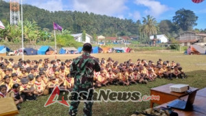 Danramil 1624-02 Adonara Berikan Materi Wawasan Kebangsaan kepada Anggota Pramuka Desa Lite.