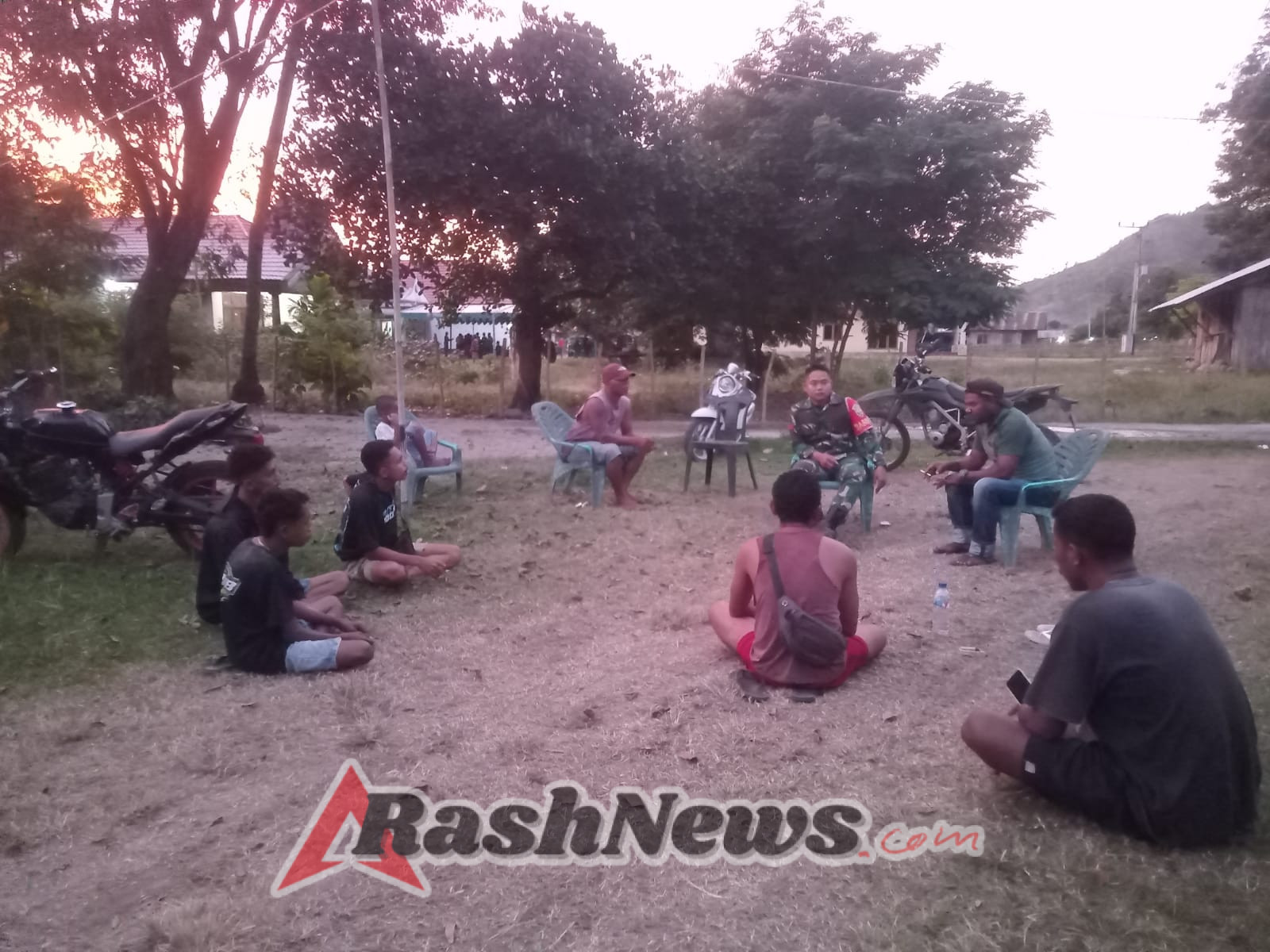 Tingkatkan Deteksi Dini, Babinsa Kodim 1602/Ende Lakukan Monitoring Wilayah di Maurole