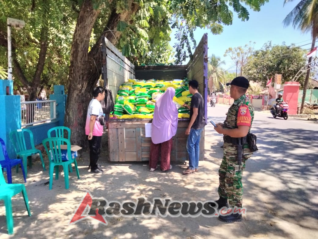 Danramil Sape Hadiri Gerakan Pangan Murah Sambut HUT RI ke-80