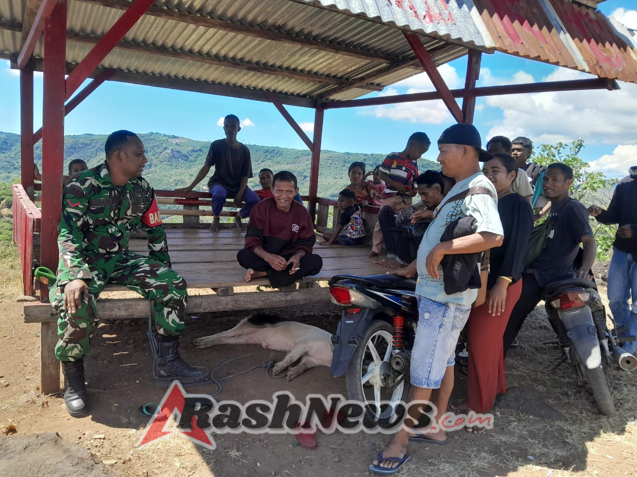 Komsos dan Pamwil Babinsa Kodim 1602/Ende Ciptakan Harmoni di Desa Niopanda