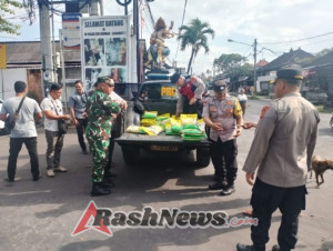 Gerakan Pangan Murah di Guwang, Babinsa Kawal Ketertiban Warga