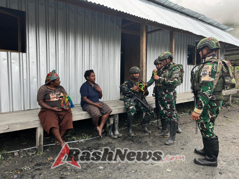 Satgas Yonif 743/PSY Dukung Kearifan Lokal Papua Lewat Pembelian Noken Tradisional