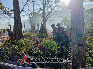 Gotong Royong Lintas Instansi Warnai Perbatasan Renda-Ngali Sambut Kemerdekaan