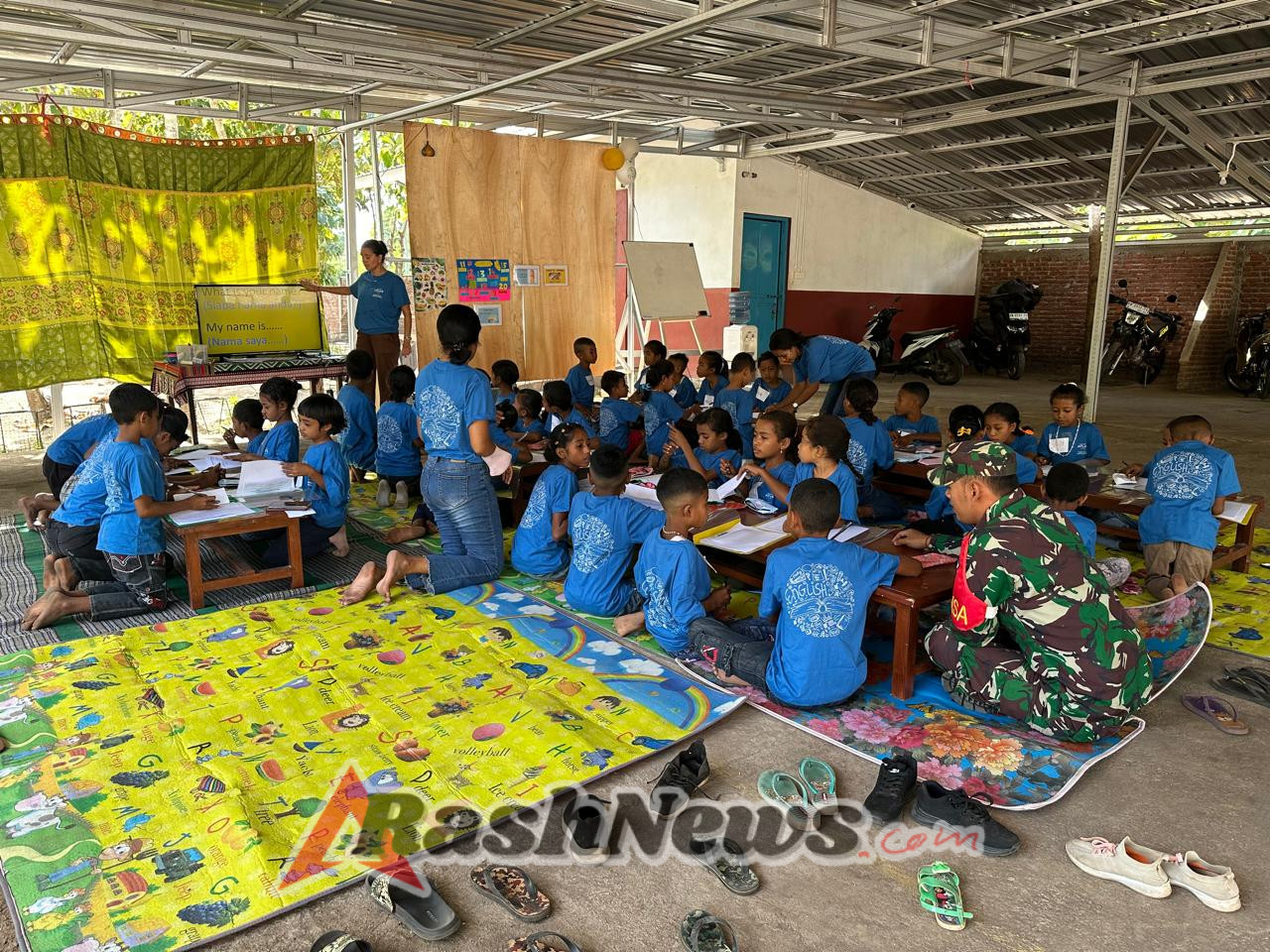 Babinsa Koramil 07/Nagawutung Hadiri Program Atlas Pearls English untuk Siswa/Siswi