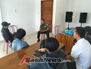 Danramil Seririt Turun Langsung, Pastikan Makanan Bergizi Siap Tersaji untuk Siswa di Lokapaksa.