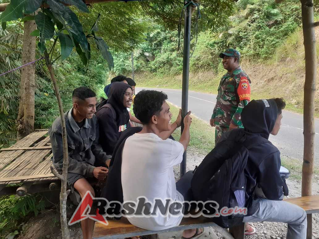 Wujudkan Kemanunggalan TNI-Rakyat, Babinsa Lakukan Komsos di Kecamatan Ndori
