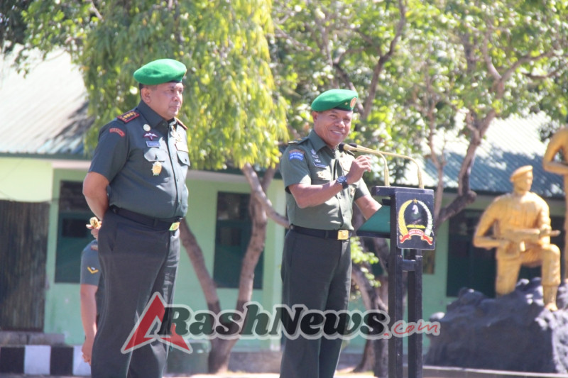 Penuh Kebanggan Satgas Yonif 741/GN Terima Piagam Penghargaan dari Brigjen TNI Xavier dan Kolonel Hendro di Makorem 161/Wira Sakti