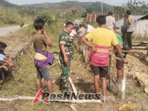 TNI-Rakyat Kompak, Pagar Kantor Desa Dibangun Jelang Kemerdekaan