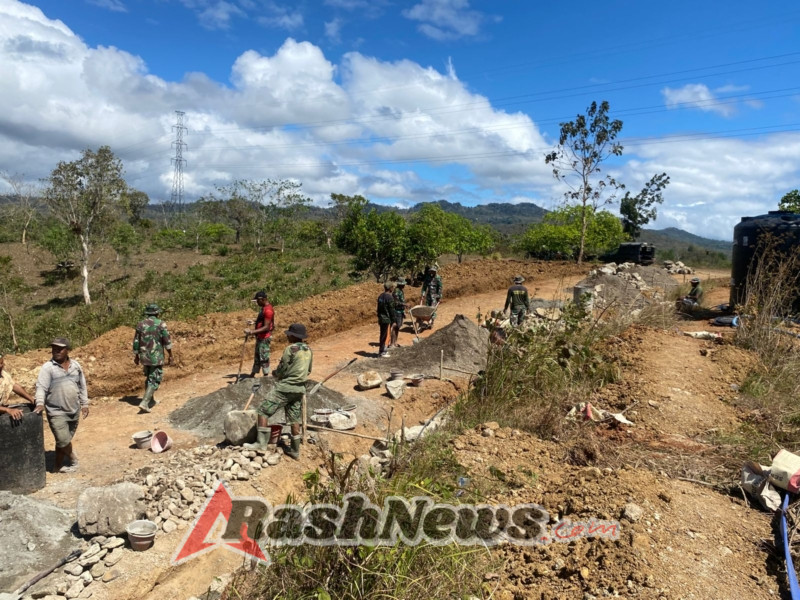 Pembangunan Tembok Penahan Jalan Jadi Fokus Pengerjaan Satgas TMMD 125 Kodim Belu Saat Ini