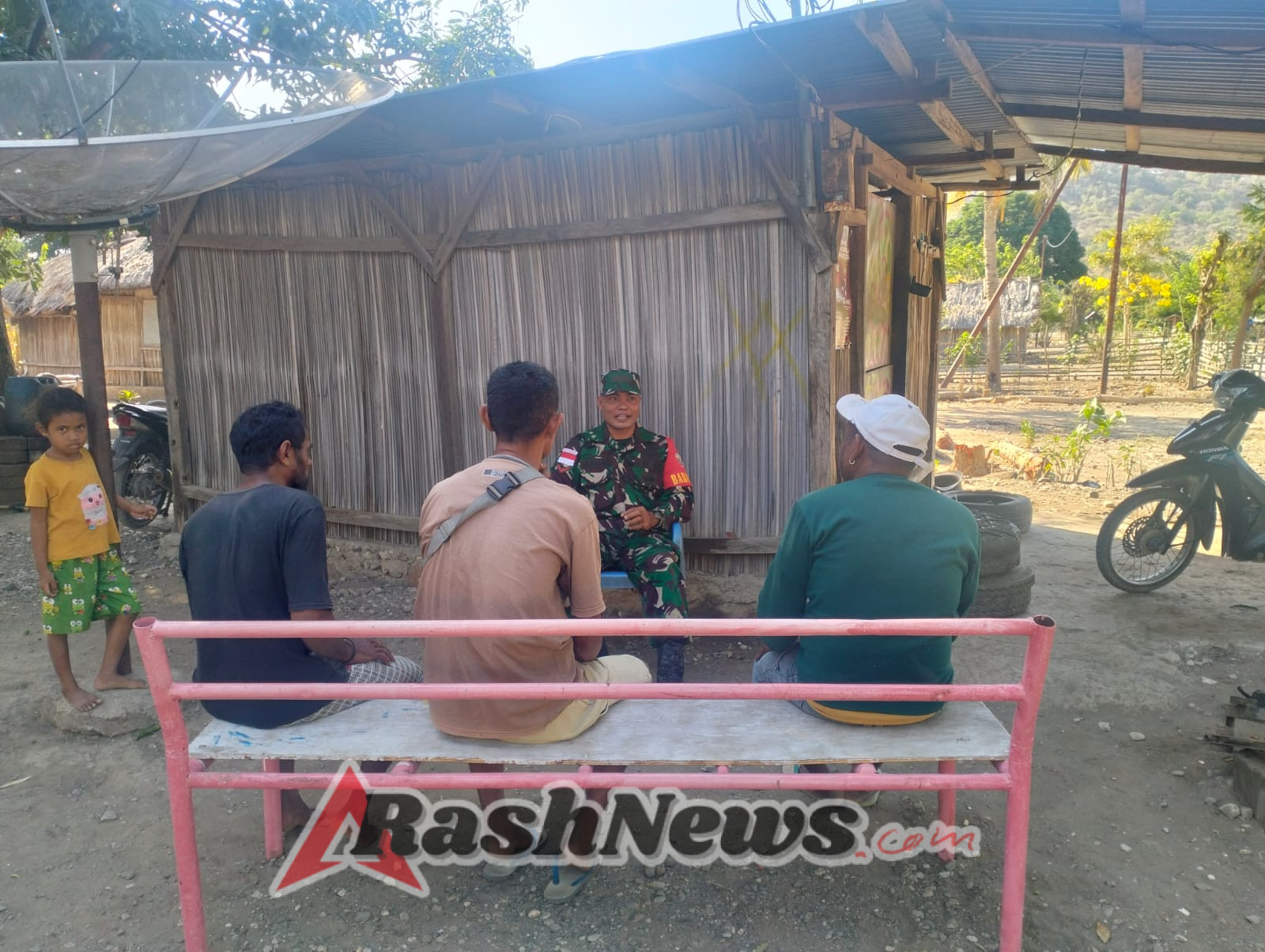 Babinsa Koramil 1618-03/Insut Laksanakan Anjangsana, Gali Informasi Perkembangan Desa Binaan