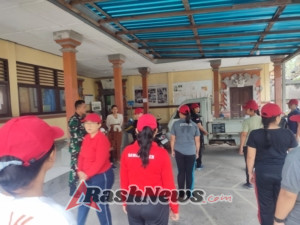 Umur Adalah Angka, Puluhan Ibu PKK Desa Dawan Kaler Semangat Di Latih Babinsa