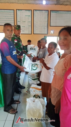 Babinsa Dampingi Pembagian Beras Bantuan Pangan Kepada Warga Binaan