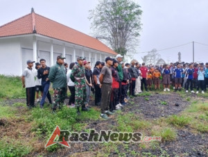 Koramil 1623-06/Selat dukung kegiatan jalan santai serangkaian HUT kemerdekaan RI ke-80 tahun 2025.