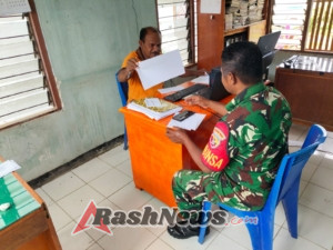 Wujudkan Kemanunggalan TNI-Rakyat, Babinsa Ende Kumpulkan Data dan Pantau Keamanan Desa