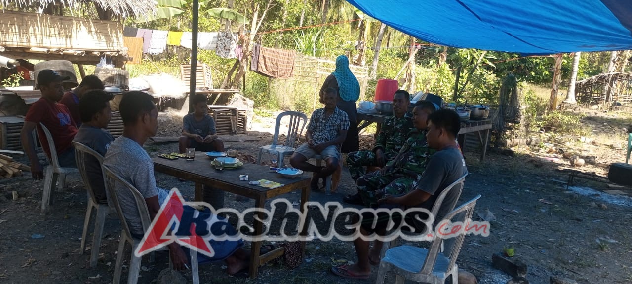 Babinsa Koramil 1602-01/Ende Intensifkan Komsos dan Pamwil di Desa Kebirangga