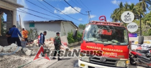 Berjibaku Babinsa Dan Damkar Di Nusa Penida Padamkan Api Membakar Villa