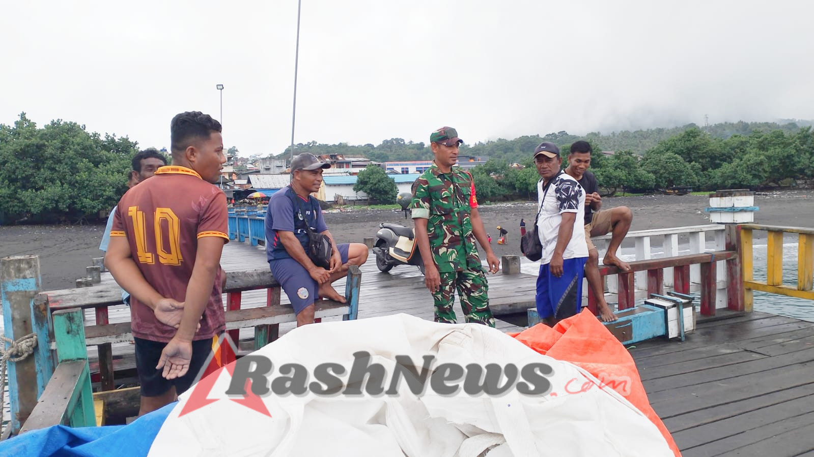 Komsos dan Pamwil, Bentuk Kepedulian Babinsa Kodim 1602/Ende Terhadap Keselamatan Warga