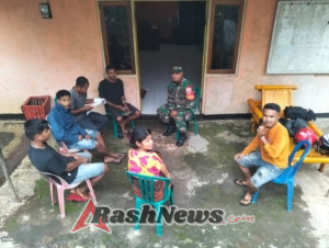 Babinsa Kodim 1602/Ende Perkuat Sinergi dengan Warga Dusun Nuapuu Lewat Komsos